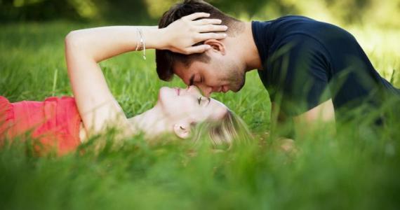 WHICH HOROSCOPE SIGNS FALL IN LOVE MOST EASILY?