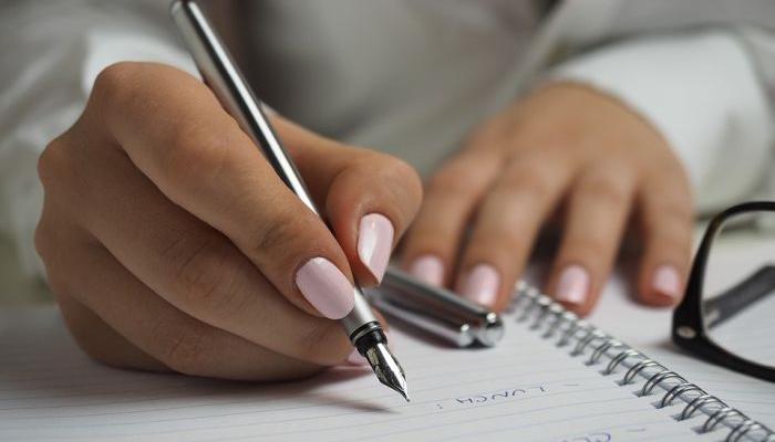 TEST YOURSELF: What your handwriting says about your character? 