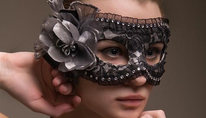 A mask hides a lot: The greatest secrets of horoscope signs!